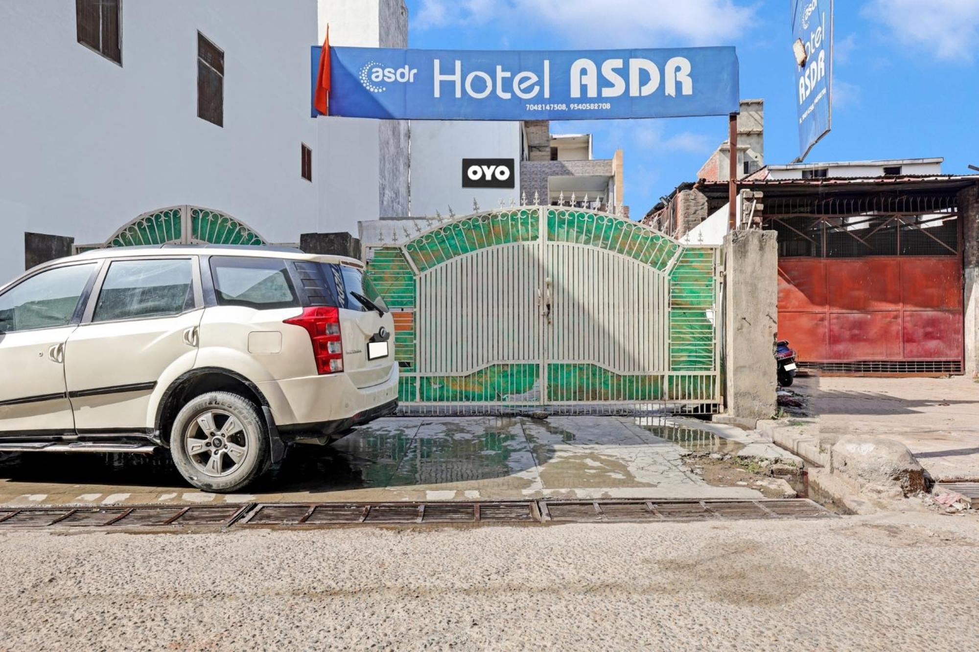 Spot On 81167 Hotel Asdr Rudrapur Екстер'єр фото