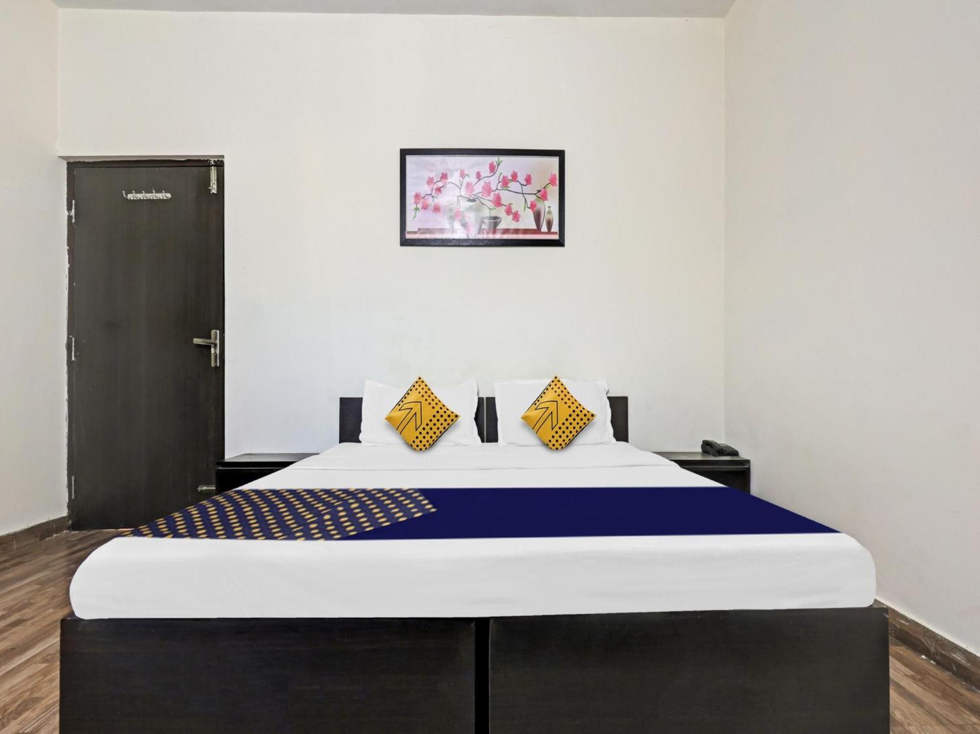 Spot On 81167 Hotel Asdr Rudrapur Екстер'єр фото