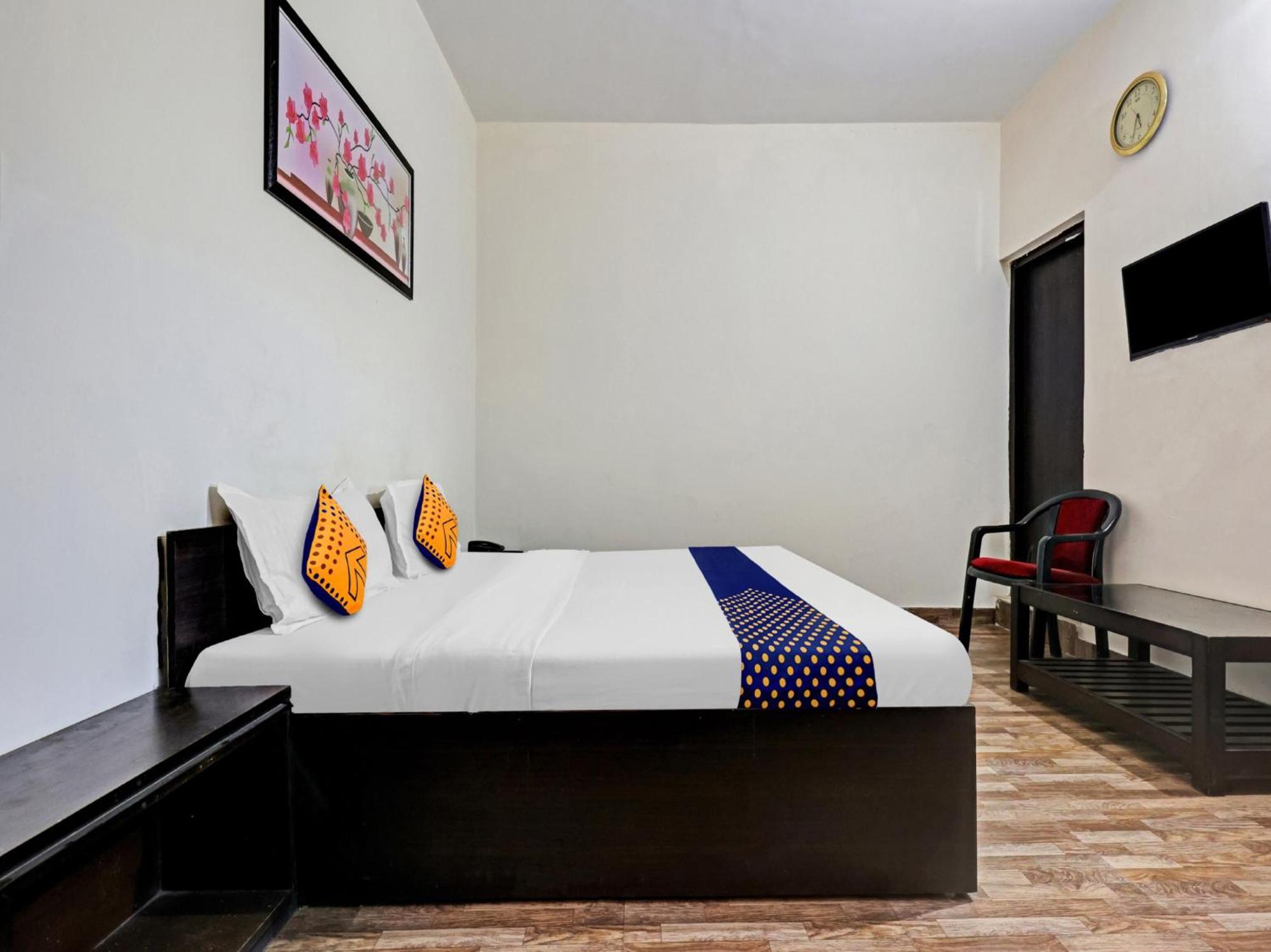 Spot On 81167 Hotel Asdr Rudrapur Екстер'єр фото